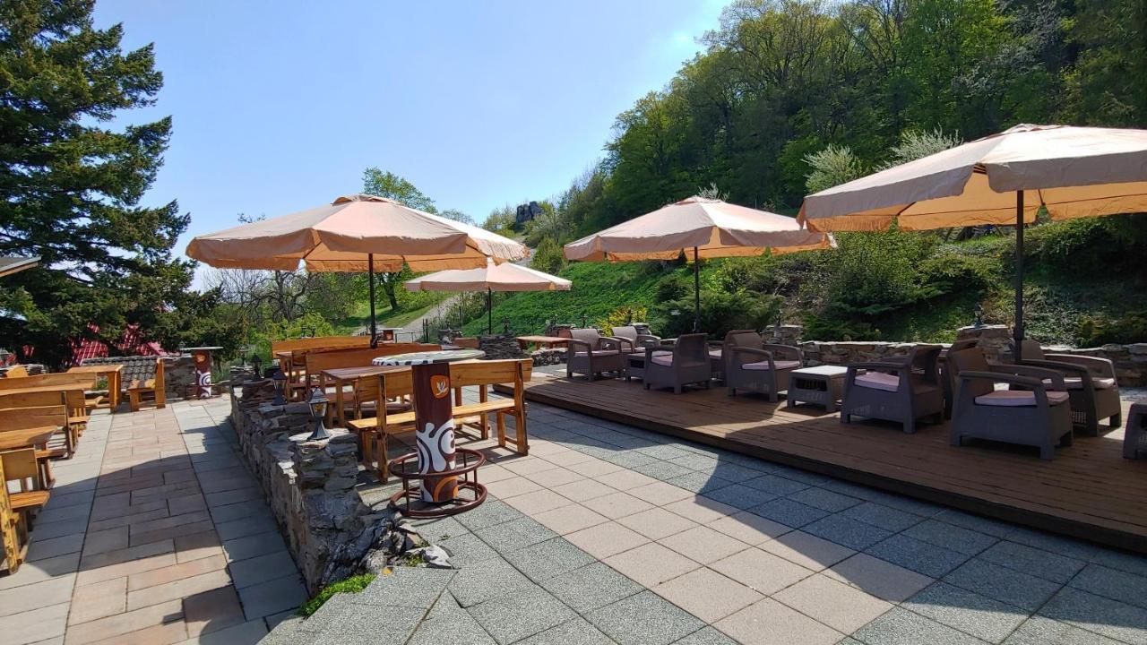 Pod Hradom Restaurant&Pension Topoľčany Extérieur photo