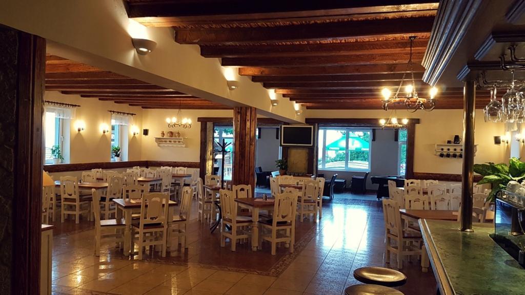 Pod Hradom Restaurant&Pension Topoľčany Extérieur photo