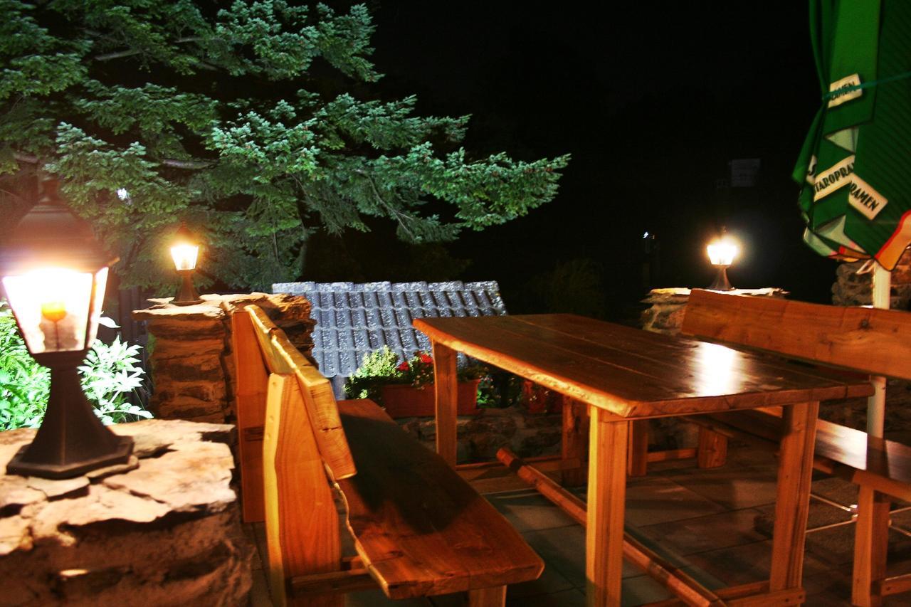 Pod Hradom Restaurant&Pension Topoľčany Extérieur photo