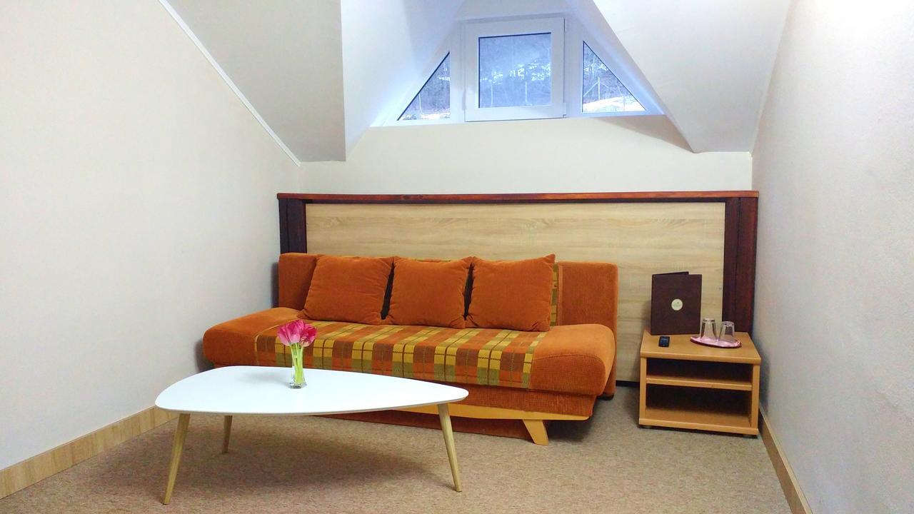 Pod Hradom Restaurant&Pension Topoľčany Extérieur photo