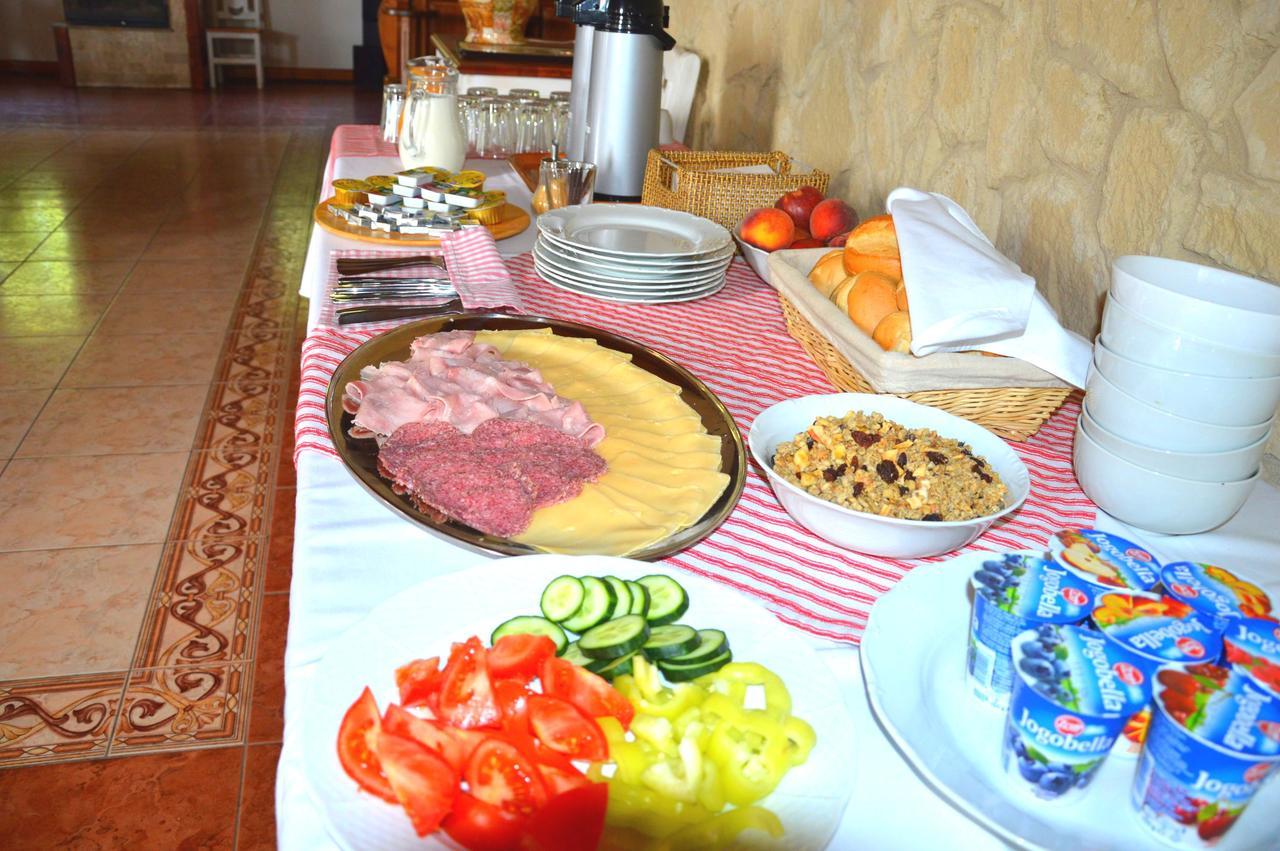 Pod Hradom Restaurant&Pension Topoľčany Extérieur photo